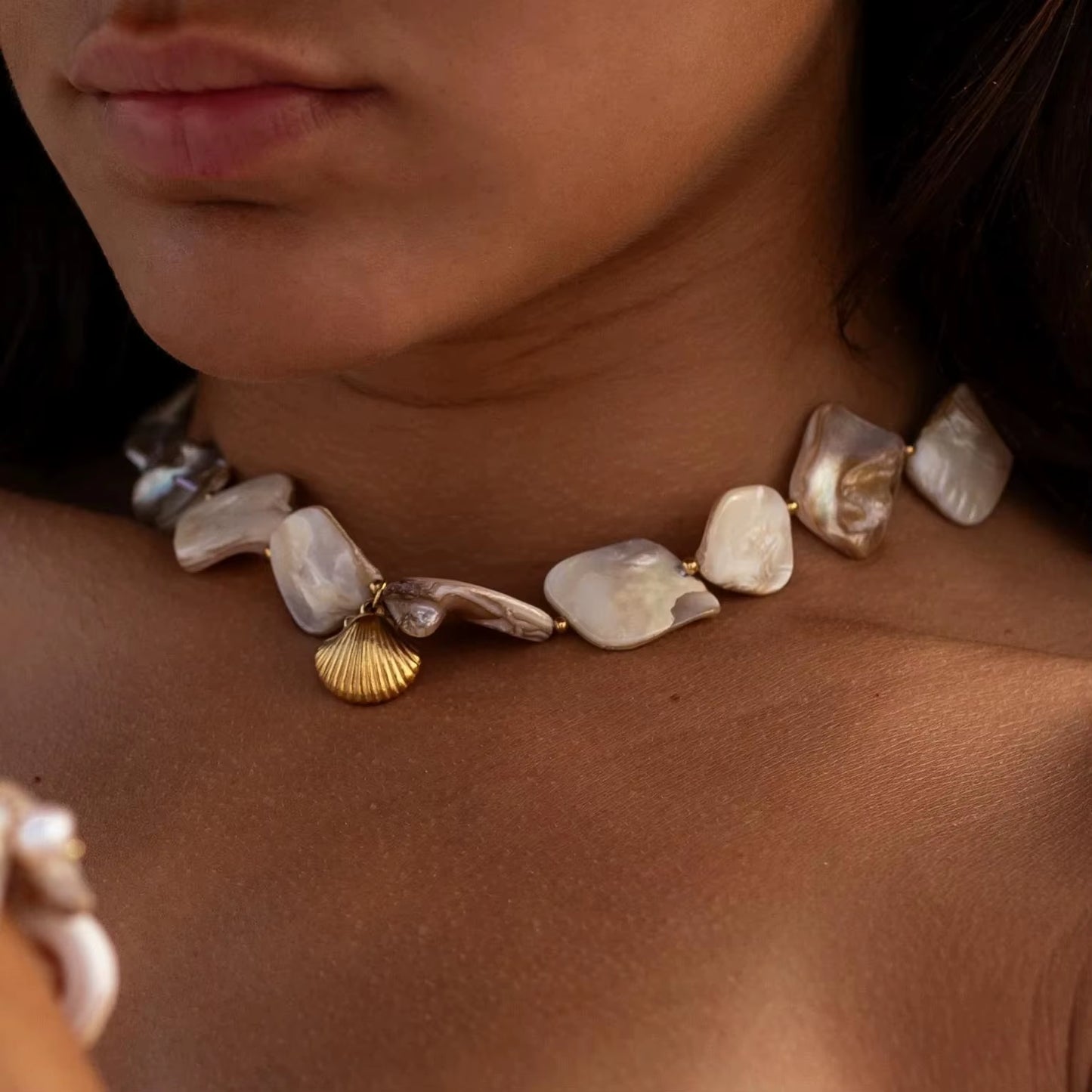 Bohemian Trendy Natural Shell Choker Necklace for Women 18K Gold Plated Seashell Pendant Necklaces Beach Party Jewelry