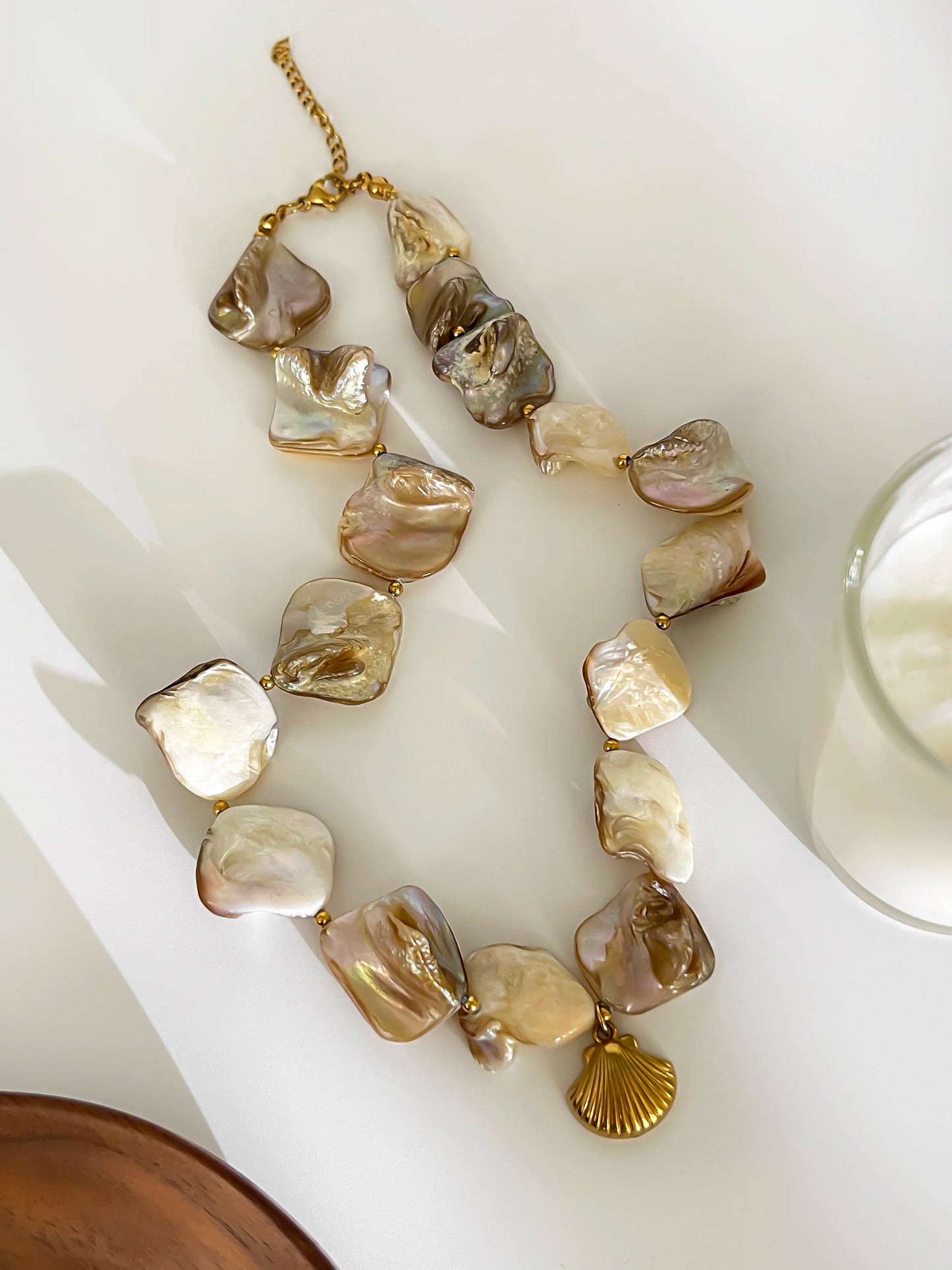 Bohemian Trendy Natural Shell Choker Necklace for Women 18K Gold Plated Seashell Pendant Necklaces Beach Party Jewelry