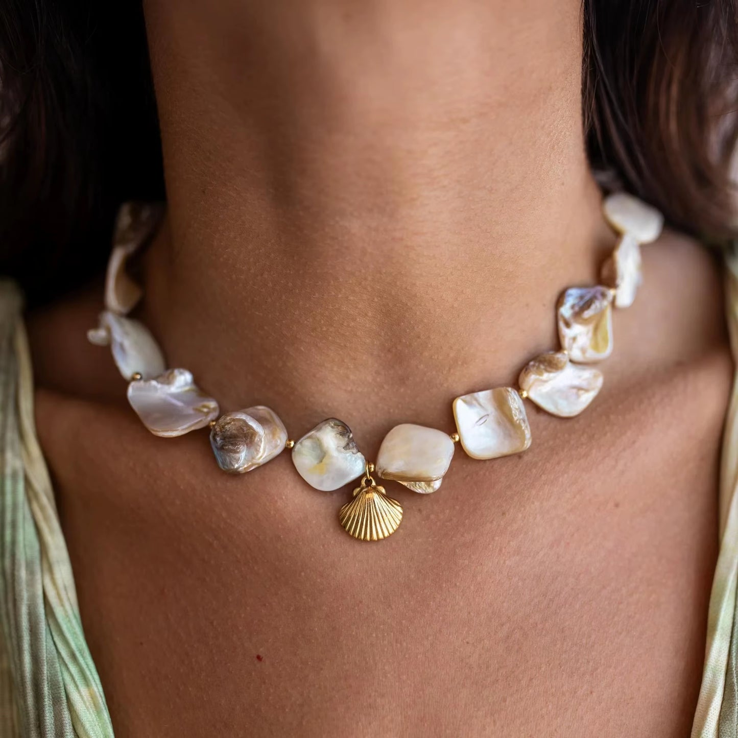 Bohemian Trendy Natural Shell Choker Necklace for Women 18K Gold Plated Seashell Pendant Necklaces Beach Party Jewelry