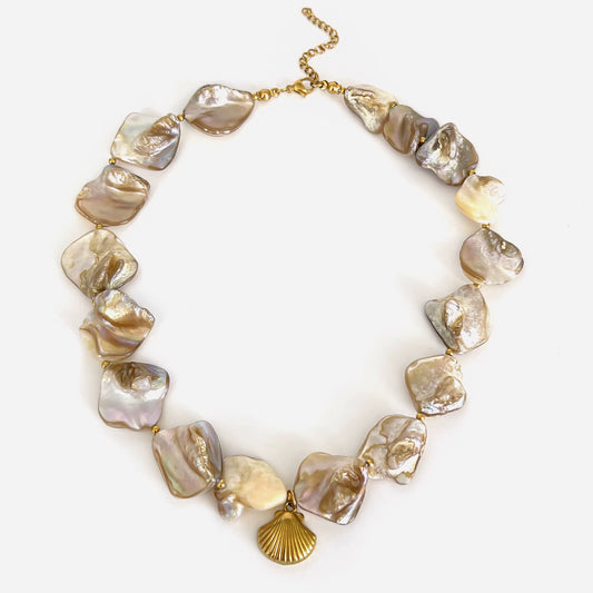 Bohemian Trendy Natural Shell Choker Necklace for Women 18K Gold Plated Seashell Pendant Necklaces Beach Party Jewelry